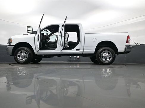 Used 2024 RAM 2500 Tradesman w/ Chrome Appearance Group image 35