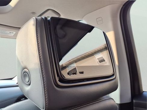 Certified 2018 Chevrolet Traverse Premier w/ Driver Confidence II Package FWD image 23