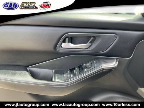 Used 2025 Nissan Rogue SV FWD image 11