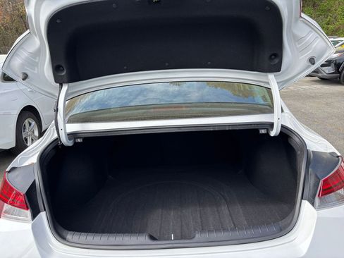 Used 2025 Hyundai Elantra SEL FWD image 33