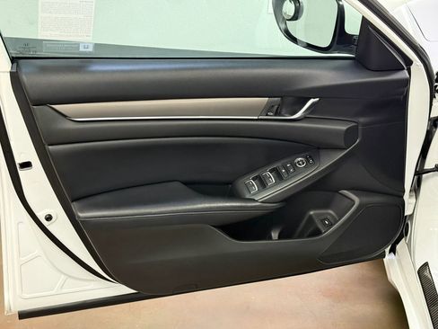 Used 2018 Honda Accord LX image 15