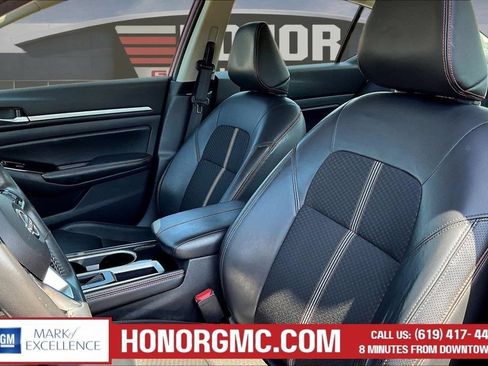 Used 2024 Nissan Altima 2.5 SR FWD image 22