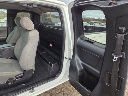 Used 2021 Toyota Tacoma SR image 12