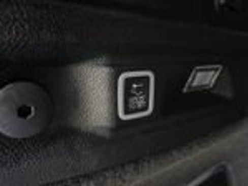 Used 2022 Jeep Grand Cherokee L Overland w/ Luxury Tech Group IV AWD/4WD image 29