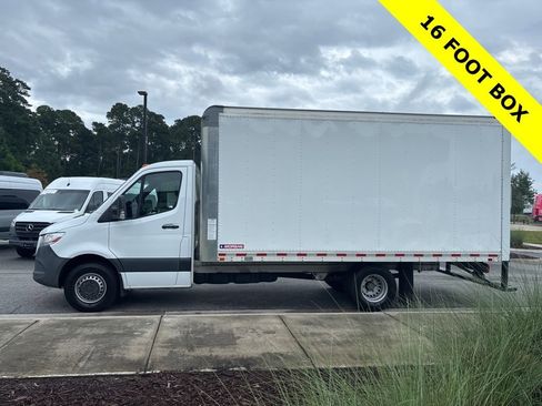 Used 2021 Freightliner Sprinter 3500 RWD image 6