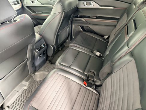 Used 2025 Ford Explorer ST-Line w/ Premium Package image 19