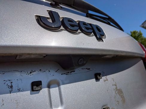 Used 2018 Jeep Grand Cherokee Altitude AWD/4WD image 15