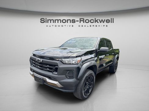 Used 2024 Chevrolet Colorado Trail Boss w/ Advanced Trailering Package AWD/4WD image 1