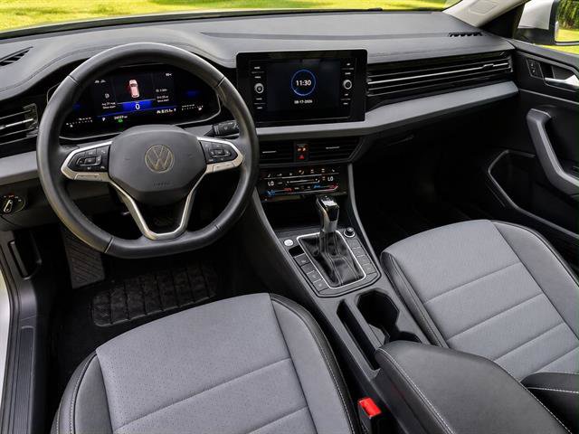 Used 2025 Volkswagen Jetta SE FWD image 14