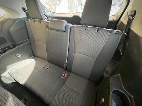 Used 2021 Toyota Highlander LE image 26