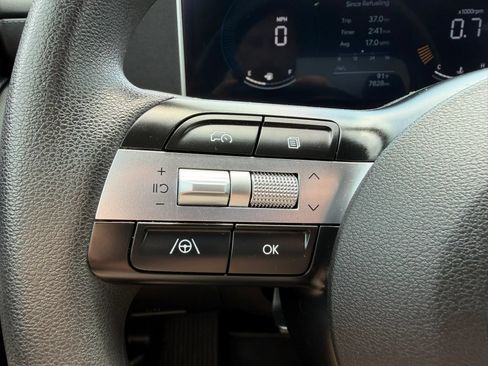 Used 2025 Hyundai Santa Cruz SE AWD/4WD image 32