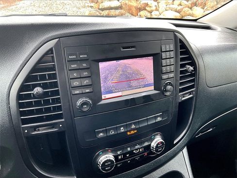 Used 2018 Mercedes-Benz Metris Passenger image 19