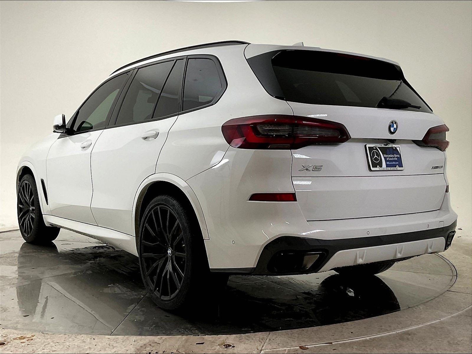 Used 2023 BMW X5 xDrive40i w/ Executive Package AWD/4WD image 3