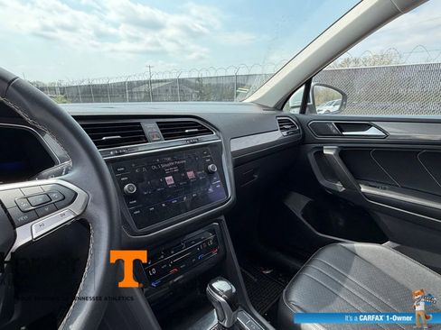 Used 2022 Volkswagen Tiguan SE w/ Panoramic Sunroof Package image 17