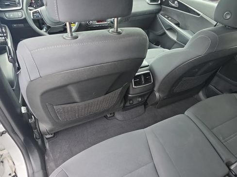 Used 2019 Kia Sorento FWD V6 image 14