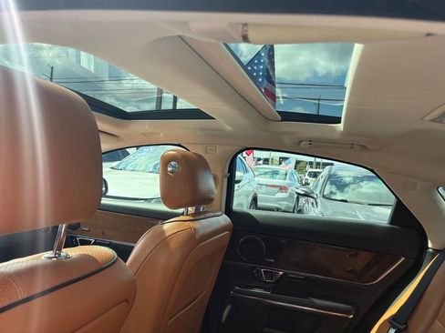 Used 2016 Jaguar XJ Supercharged image 7