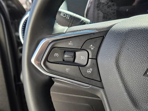 Used 2025 Chevrolet Trax LT w/ LT Convenience Package FWD image 24