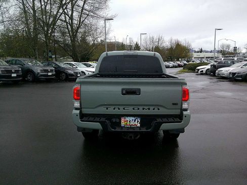 Used 2022 Toyota Tacoma TRD Off-Road w/ Technology Package image 4