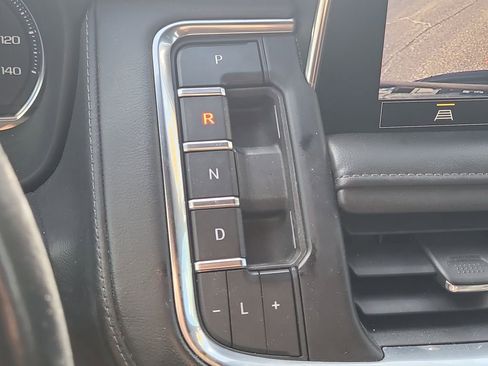 Used 2021 Chevrolet Suburban LS RWD image 23
