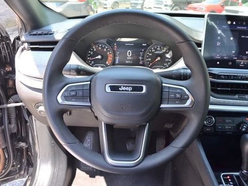 Used 2024 Jeep Compass Latitude AWD/4WD image 19