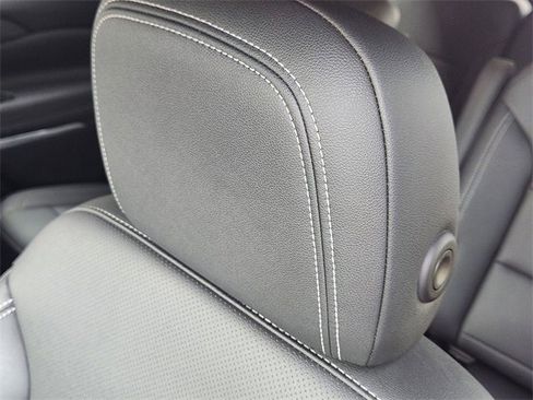 Certified 2025 Chevrolet Traverse LT image 10