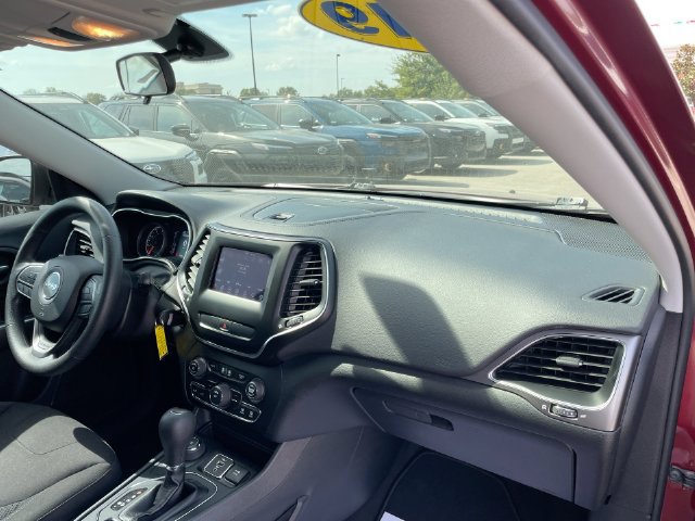 Used 2019 Jeep Cherokee Latitude w/ Popular Appearance Group AWD/4WD image 17