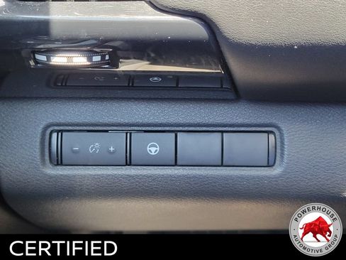 Used 2022 Nissan Pathfinder SV AWD/4WD image 26