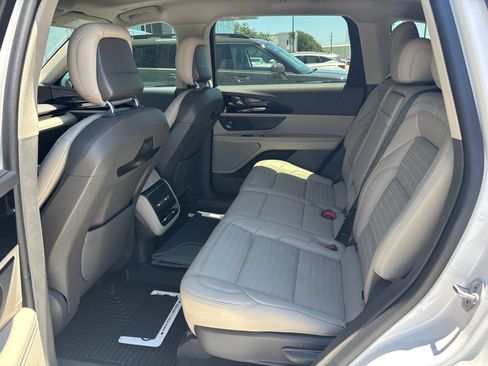 Used 2025 Lincoln Nautilus Reserve AWD/4WD image 10