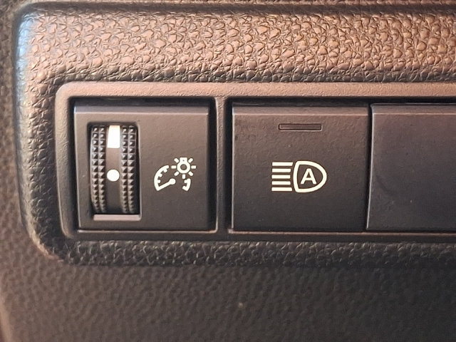Used 2020 Toyota Corolla LE FWD image 23