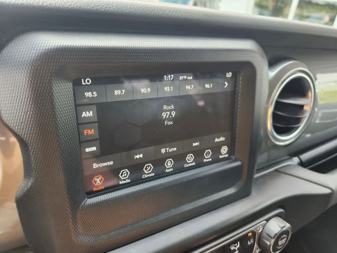 Used 2021 Jeep Wrangler Unlimited Sahara w/ Cold Weather Group AWD/4WD image 31