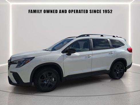 Used 2025 Subaru Ascent Bronze Edition w/ Onyx Package image 1