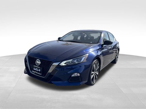 Used 2021 Nissan Altima 2.5 SR w/ SR Premium Package image 2