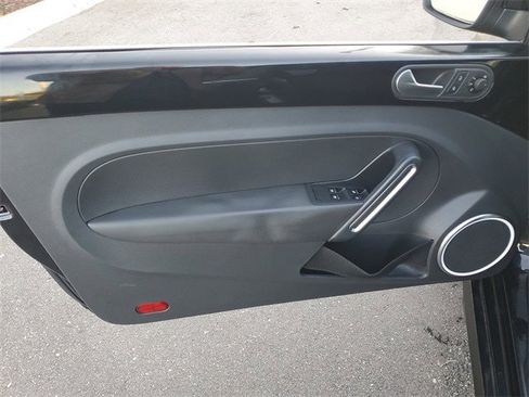 Used 2013 Volkswagen Beetle 2.0T image 8