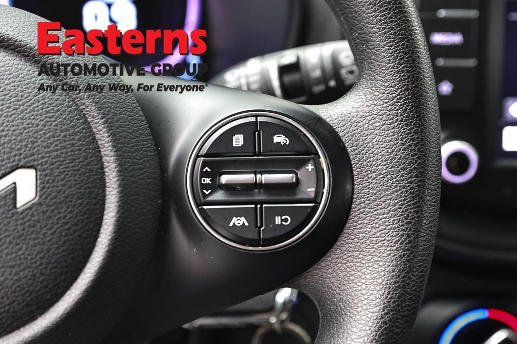 Used 2023 Kia Soul LX w/ LX Technology Package FWD image 17