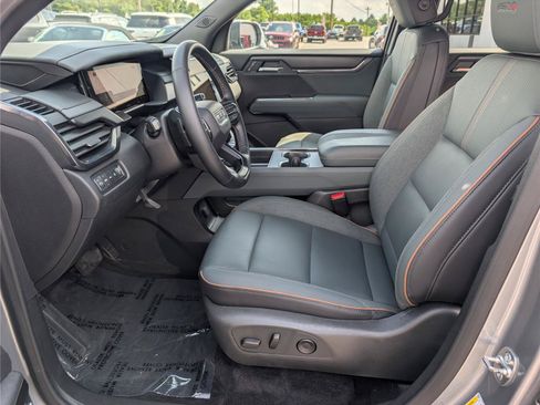 Used 2025 GMC Acadia AT4 AWD/4WD image 18