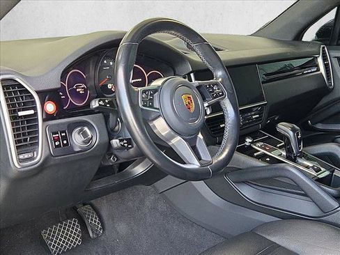 Used 2021 Porsche Cayenne AWD/4WD image 10