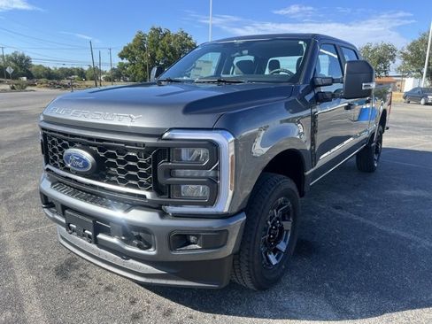 New 2026 Ford F250 4x4 Crew Cab Super Duty image 3