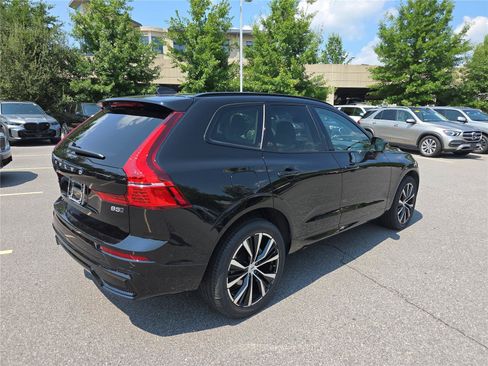 Used 2024 Volvo XC60 B5 Plus AWD/4WD image 3