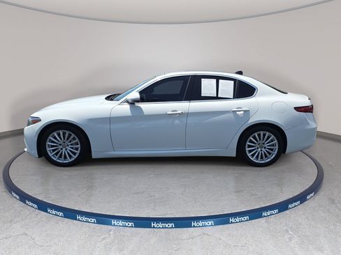 Used 2021 Alfa Romeo Giulia Sprint w/ Sun & Sound Package RWD image 9