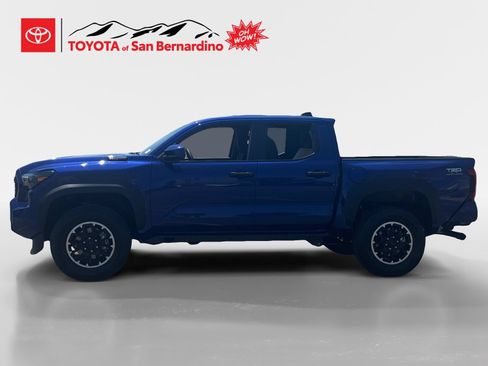 Certified 2025 Toyota Tacoma TRD Off-Road AWD/4WD image 2