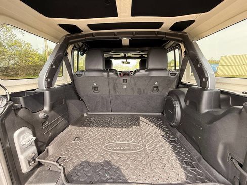 Used 2019 Jeep Wrangler Unlimited Rubicon AWD/4WD image 17