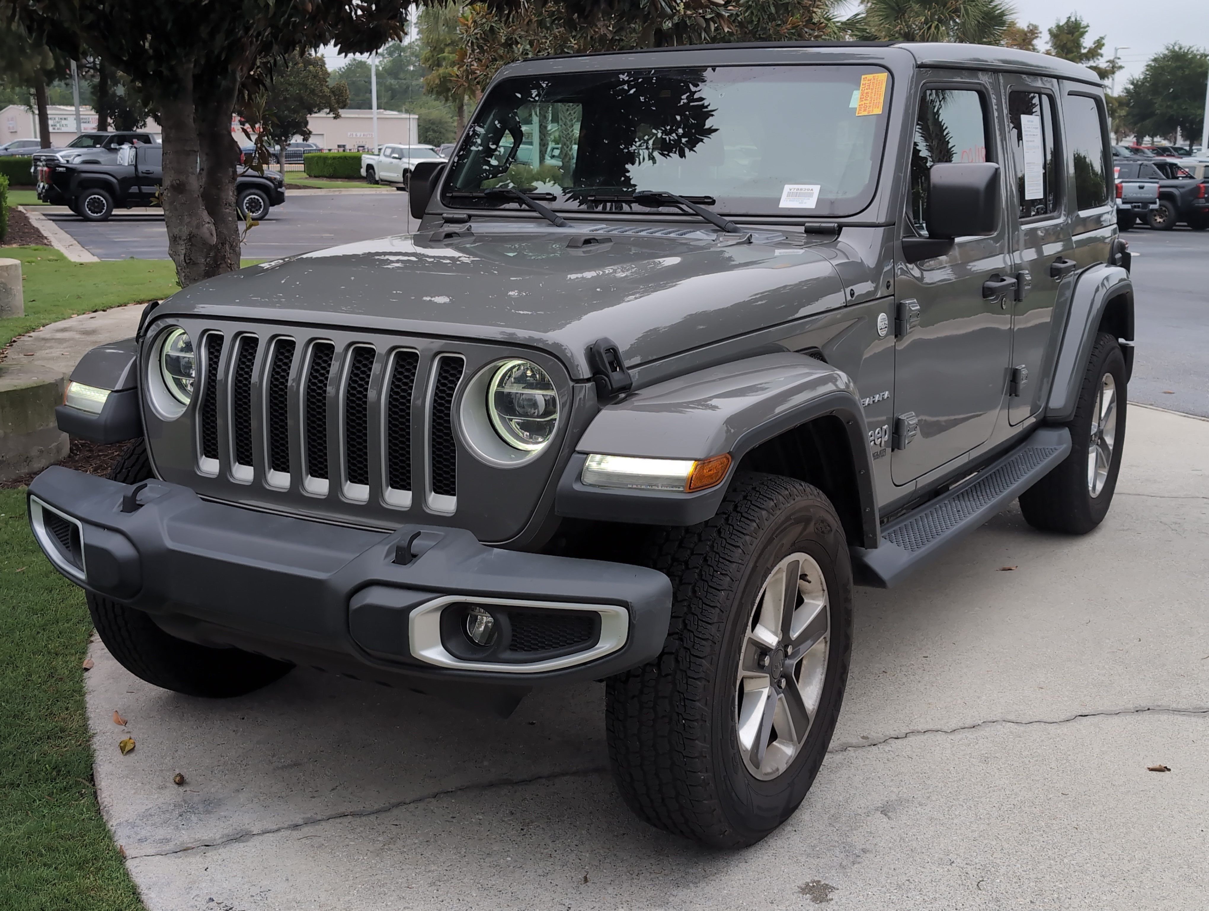 Used 2019 Jeep Wrangler Unlimited Sahara AWD/4WD image 5