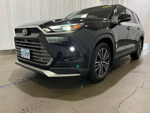 Used 2024 Toyota Grand Highlander AWD Hybrid image 27