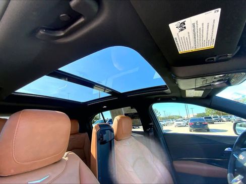 Used 2023 Cadillac XT4 Sport image 14