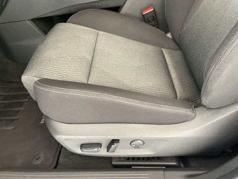 Used 2024 Nissan Rogue SV AWD/4WD image 12