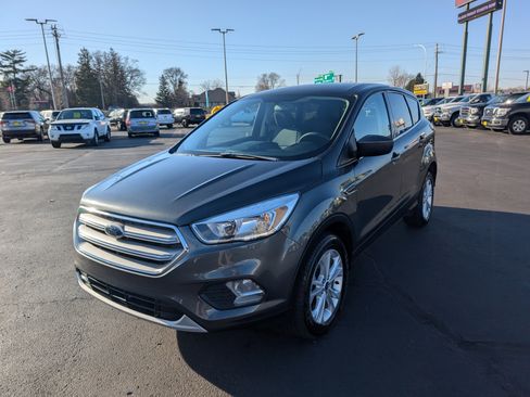 Used 2019 Ford Escape SE image 4