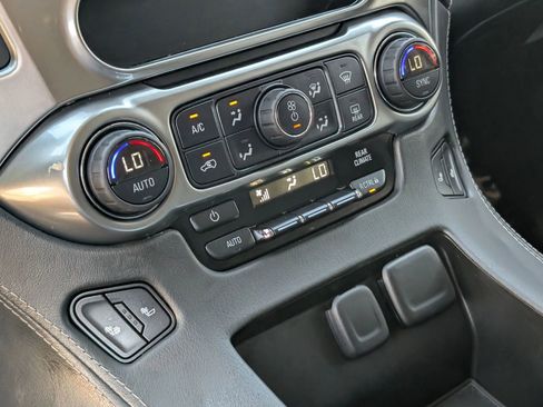 Used 2016 Chevrolet Suburban LT image 25