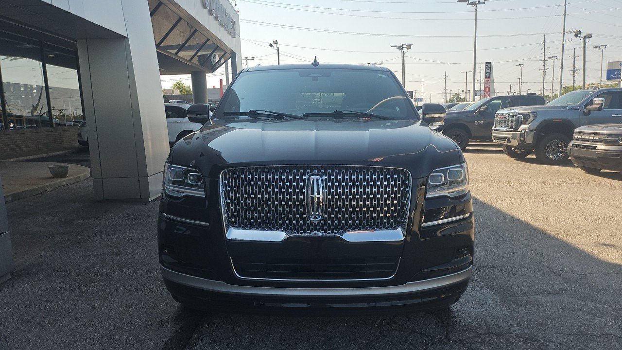 Used 2022 Lincoln Navigator L Reserve AWD/4WD image 7