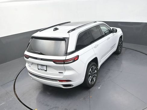Used 2023 Jeep Grand Cherokee Overland AWD/4WD image 17