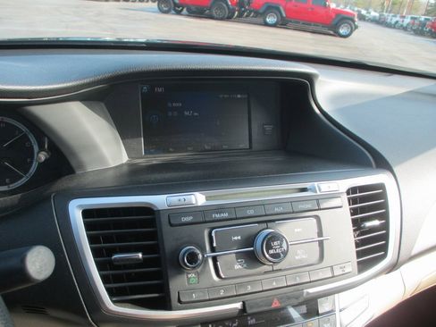 Used 2014 Honda Accord LX image 18